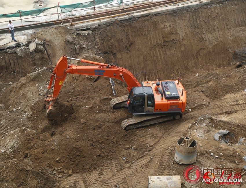 人民网记者走进兰州西站施工现场