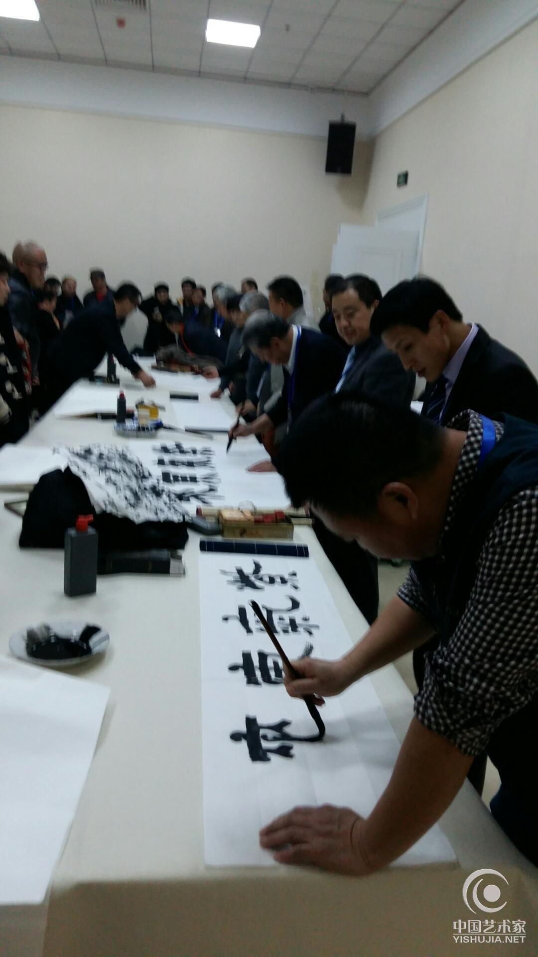 王福山特邀出席国务院、国家文化部、中央电视台、天津书画家协会等主办的毛主席诞辰122周年纪念活动。 王福山特邀出席国务院、国家文化部、中央电视台、天津书画家协会等主办的毛主席诞辰122周年纪念活动。