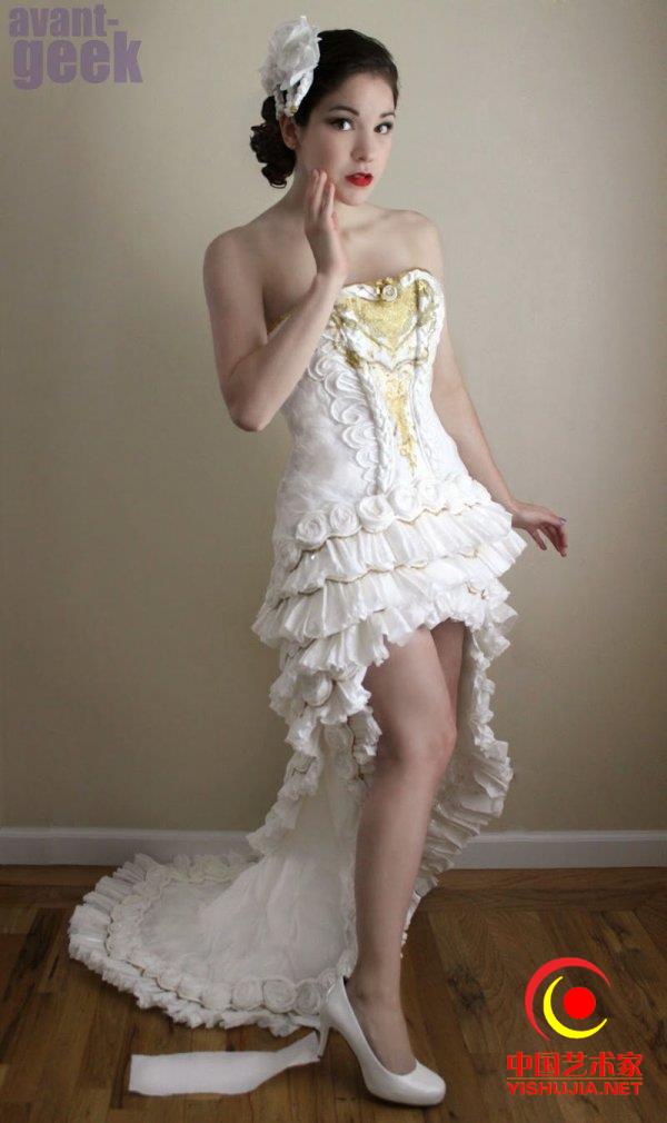 无所不艺术：用厕纸做出漂亮的婚纱