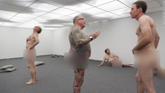 澳大利亚举办裸体艺术展:150名艺术粉全裸出席