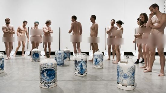 澳大利亚举办裸体艺术展:150名艺术粉全裸出席
