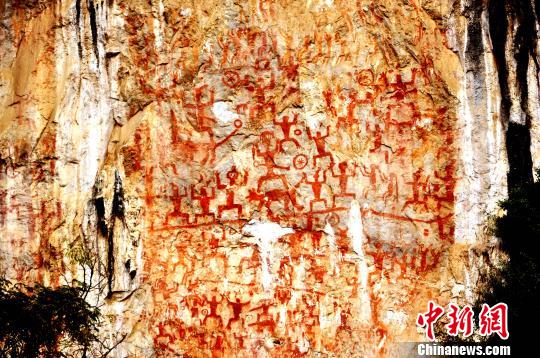 图为广西左江花山岩画文化景观(资料图)。　崇宣 摄
