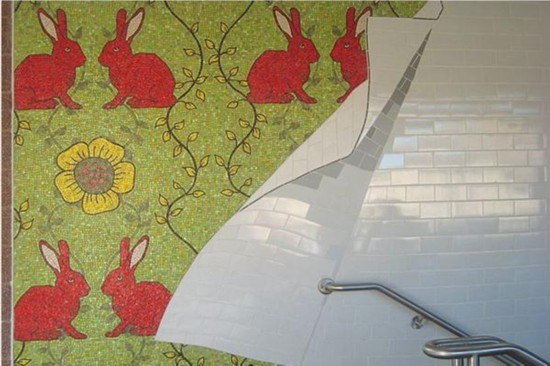 Rita MacDonald的作品《明显在这儿》(Here Apparent),位于M大道站,创作于2011年。图片:Courtesy of the MTA