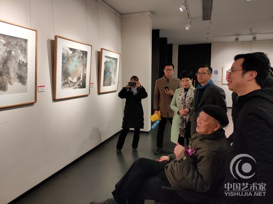 “情系山水——包辰初和他的学生画展”展览现场