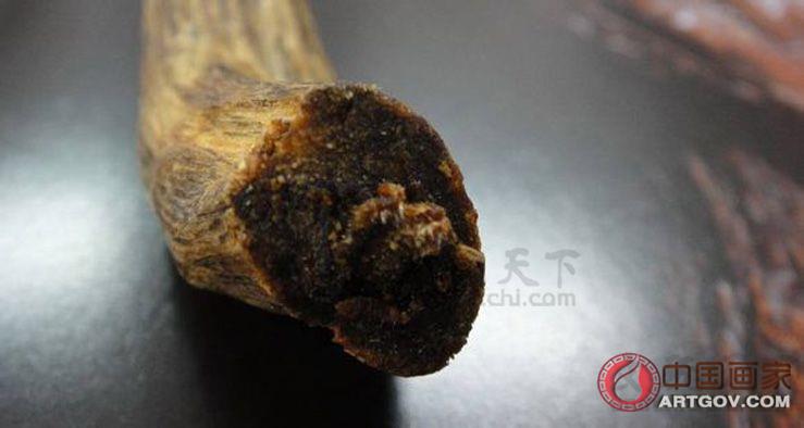 在这些产地当中却有独树一帜的一个产地,惠州市的“惠东县”,因近年多产奇楠而闻名遐迩,“惠东绿奇”最近几年也是名声大噪。