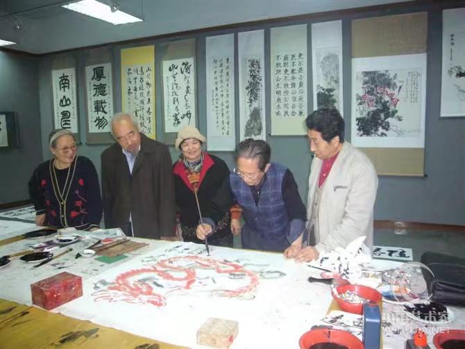 中国艺术家冷传应艺术天地社会活动留影