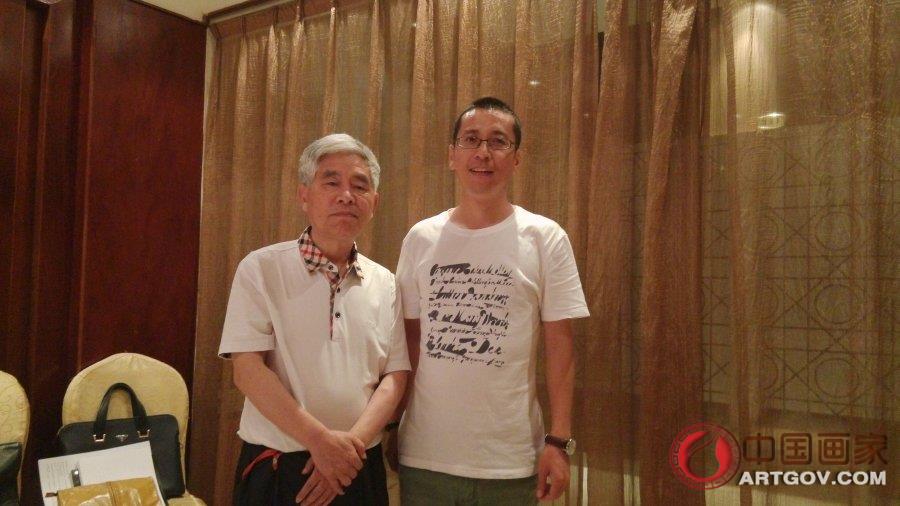 韩英先生与中国美术报首席评论家郑竹三先生合影