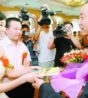 结婚典礼与自己新书首发式同时举行