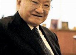 好小说要修改50次 84岁金庸把修改进行到底