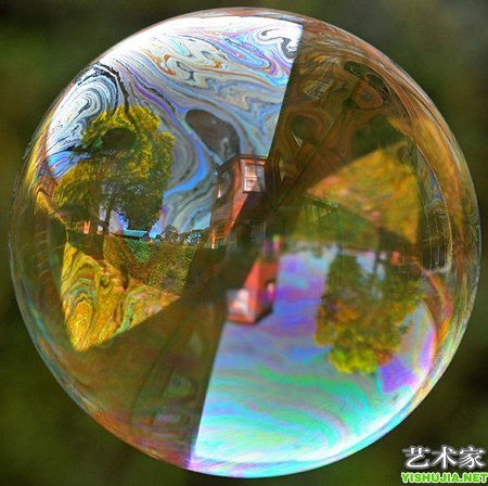高速摄影技术拍到泡泡破裂奇妙瞬间