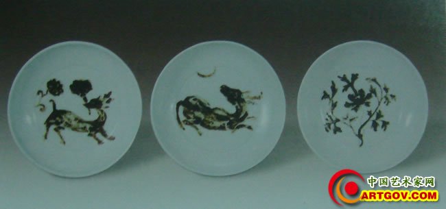 元白瓷铁绘鹿纹皿,元白瓷铁绘犀牛望月图皿,元白瓷绘折枝牡丹纹皿