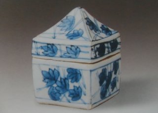 明青花迁堂香盒