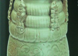 北宋  龙泉窑青瓷刻花瓶