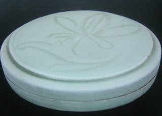 北宋  龙泉窑青瓷刻花粉盒