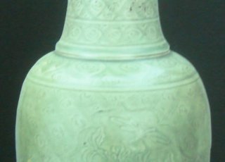 明  龙泉窑青瓷锦地花卉纹瓶