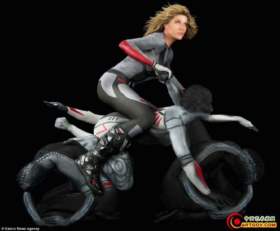 惊艳的人体艺术彩绘摩托车