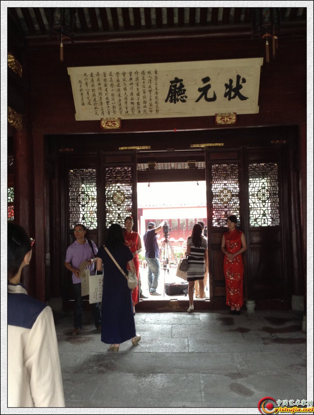 全国各地媒体“长枪短炮”齐上阵,严阵以待...